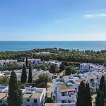 Daire Seaside Retreat With Pool, Ac, And Fast Wi-fi