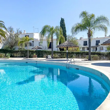 Apartment Seaside Retreat With Pool, Ac, And Fast Wi-fi Albufeira