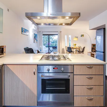 Appartamento Seaside Retreat With Pool, Ac, And Fast Wi-fi *