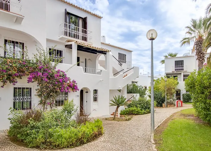 Seaside Retreat With Pool, Ac, And Fast Wi-fi Albufeira