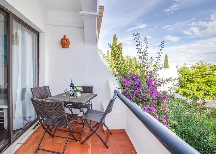 Seaside Retreat With Pool, Ac, And Fast Wi-fi Apartamento Albufeira