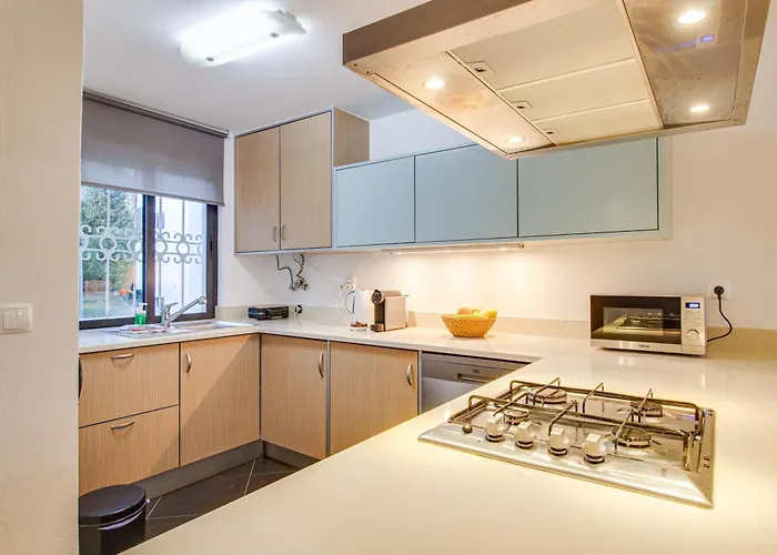 Apartamento Seaside Retreat With Pool, Ac, And Fast Wi-fi