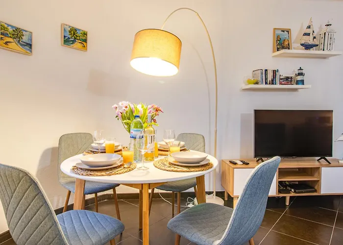 Apartamento Seaside Retreat With Pool, Ac, And Fast Wi-fi *