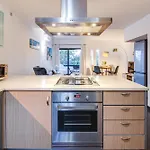 Apartment Seaside Retreat With Pool, Ac, And Fast Wi-fi *