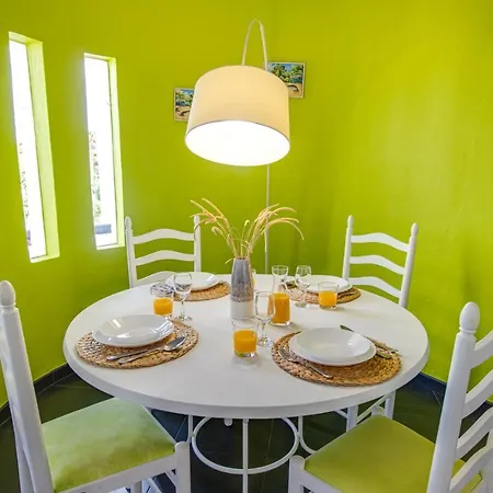 Seaside Retreat With Pool, Ac, And Fast Wi-fi Appartamento *