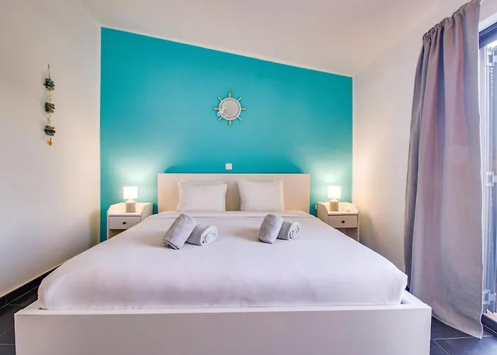 Apartment Seaside Retreat With Pool, Ac, And Fast Wi-fi *