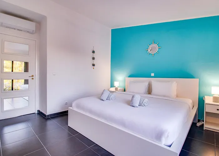 Apartment Seaside Retreat With Pool, Ac, And Fast Wi-fi *