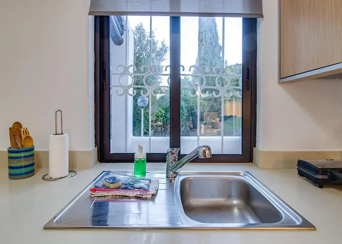 Apartment Seaside Retreat With Pool, Ac, And Fast Wi-fi Albufeira