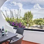 Διαμέρισμα Seaside Retreat With Pool, Ac, And Fast Wi-fi