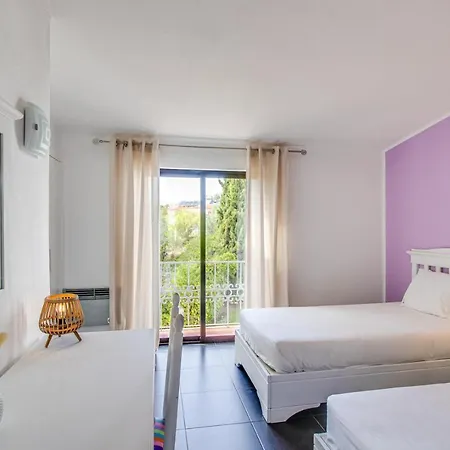 Apartment Seaside Retreat With Pool, Ac, And Fast Wi-fi *