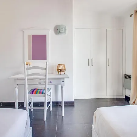 Apartment Seaside Retreat With Pool, Ac, And Fast Wi-fi *